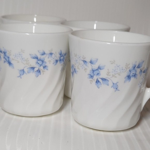 Set of 4 VINTAGE Corelle Blue Fleur coffee mugs by Corning (READ) - Picture 1 of 9